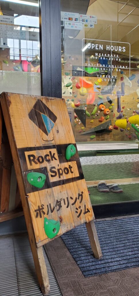 ROCKSPOTの入り口の看板